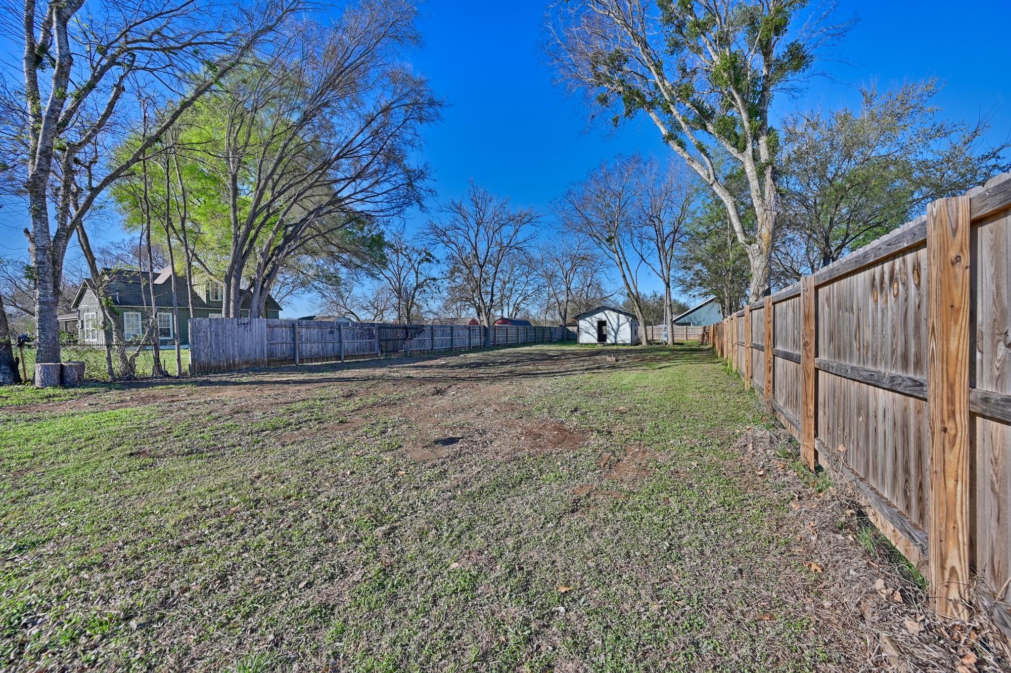529 Giddings St, Lexington, TX 78947