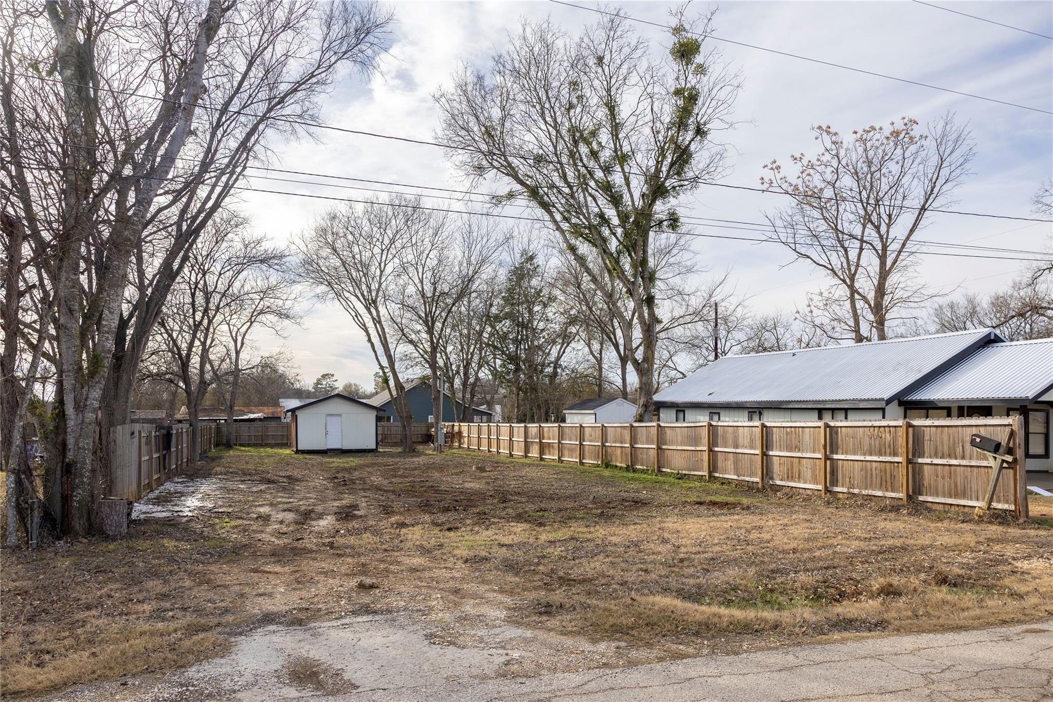 529 Giddings St, Lexington, TX 78947