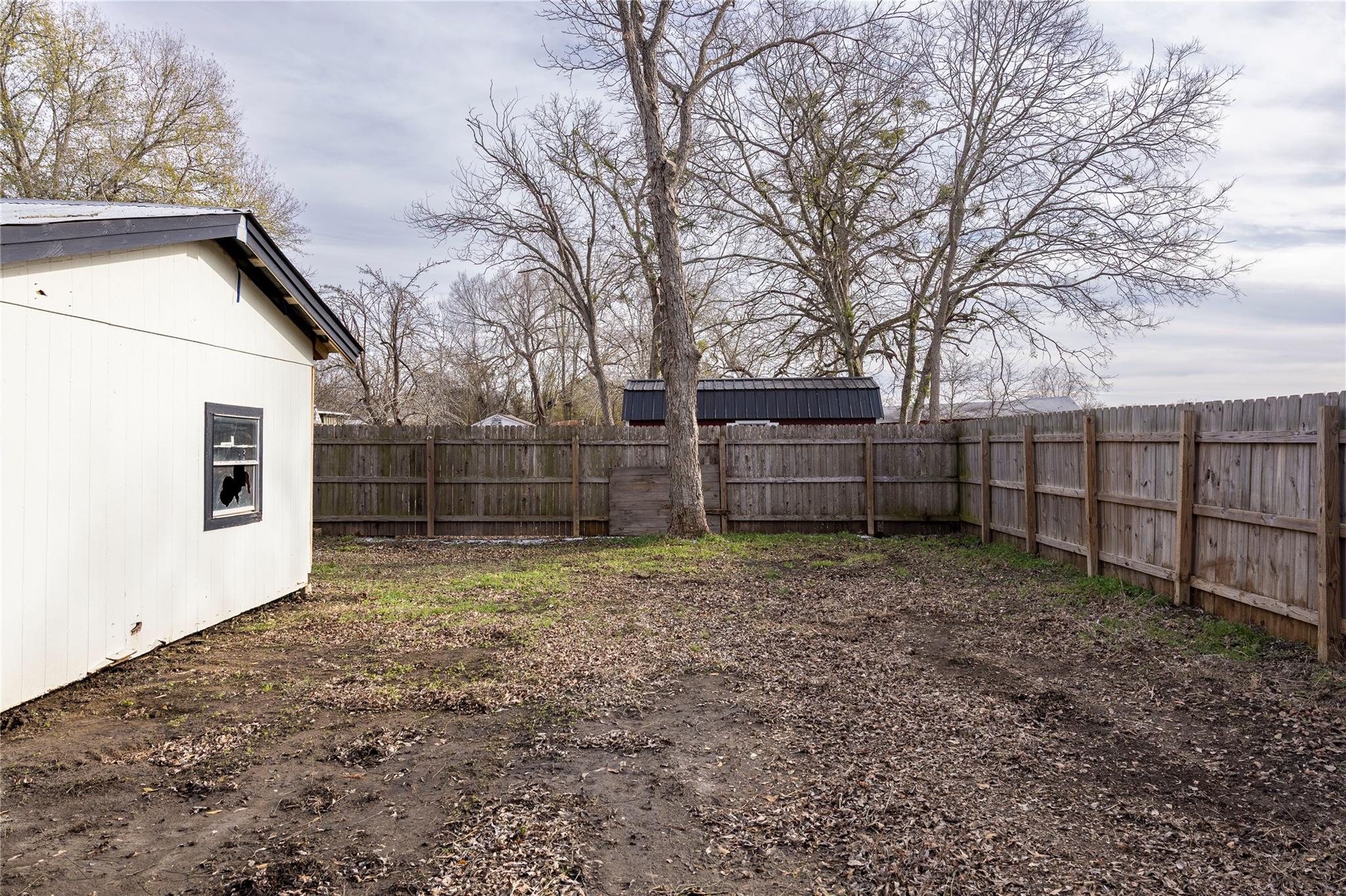 529 Giddings St, Lexington, TX 78947