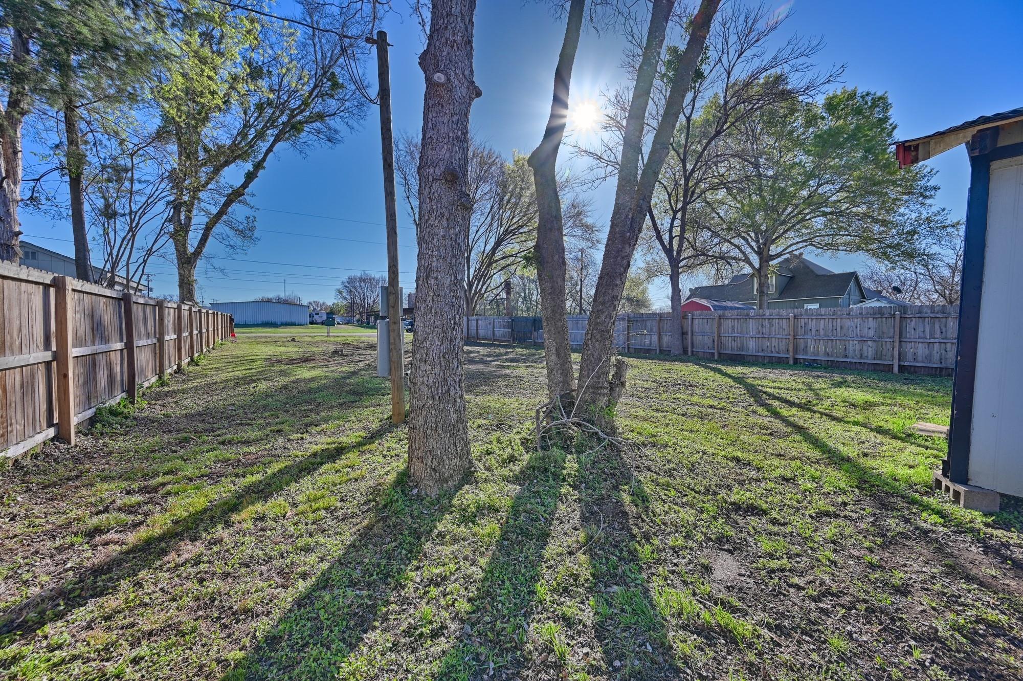529 Giddings St, Lexington, TX 78947