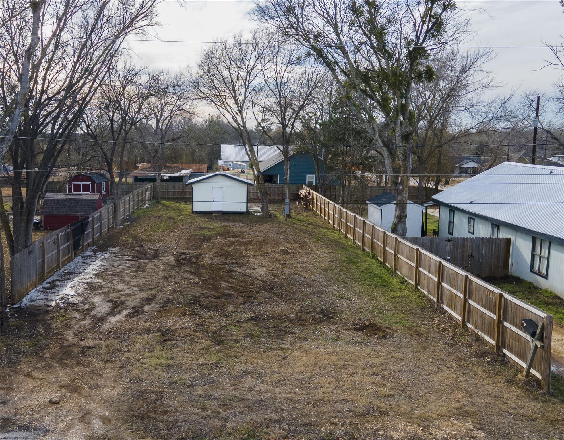 529 Giddings St, Lexington, TX 78947