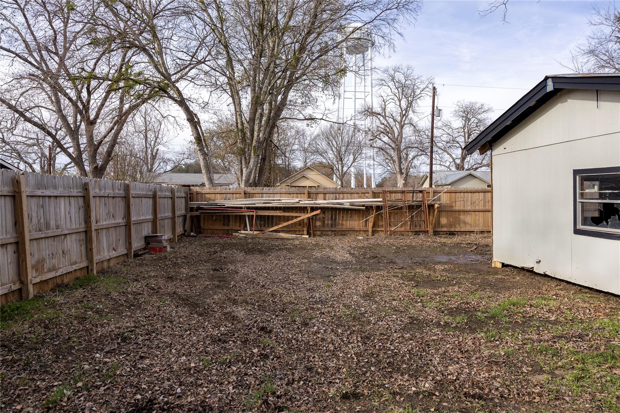 529 Giddings St, Lexington, TX 78947