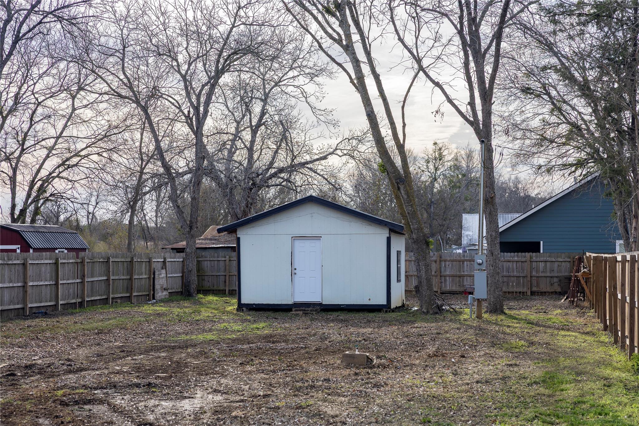 529 Giddings St, Lexington, TX 78947