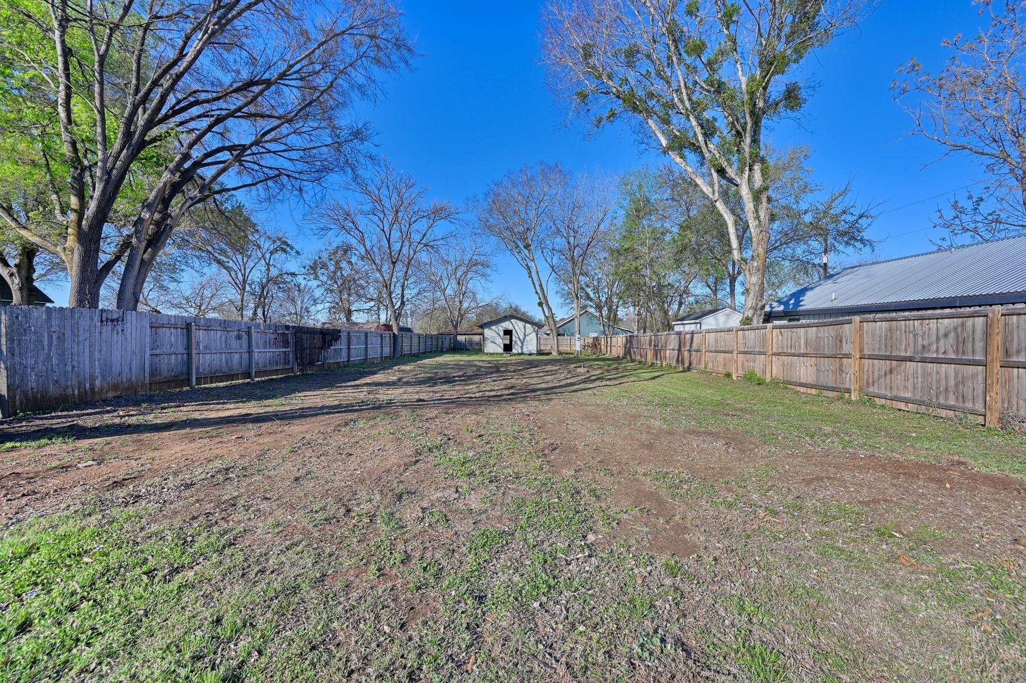 529 Giddings St, Lexington, TX 78947