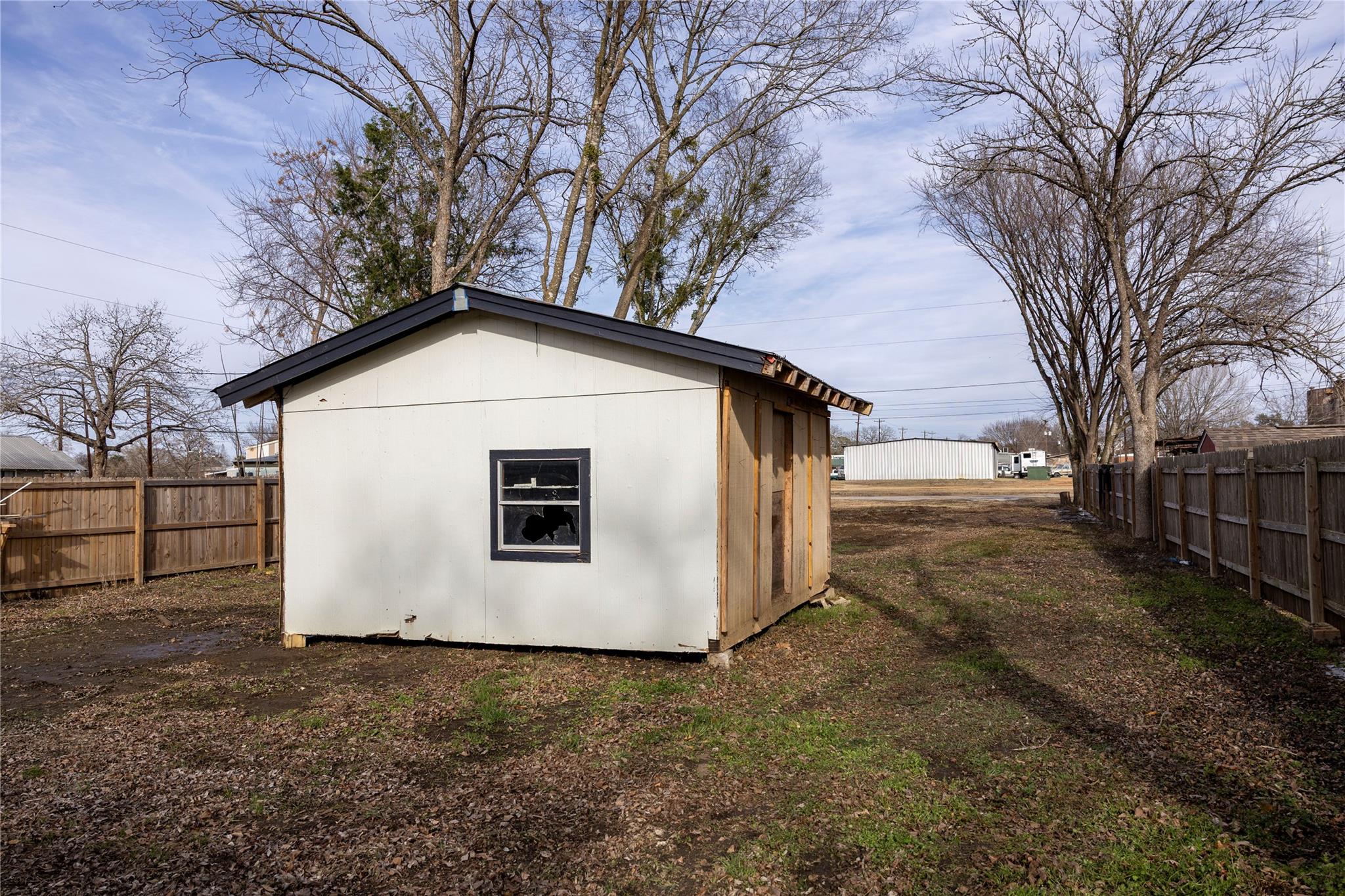 529 Giddings St, Lexington, TX 78947