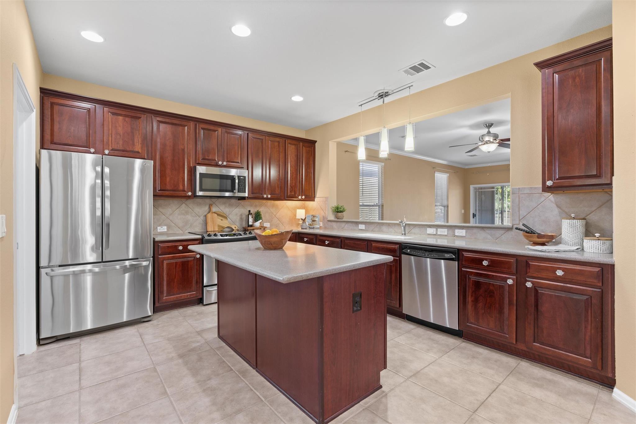 300 Cooper Lake Dr, Georgetown, TX 78633