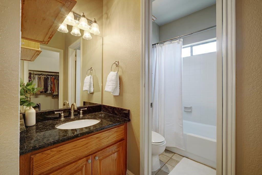 3001 CEDAR St # 204, Austin, TX 78705