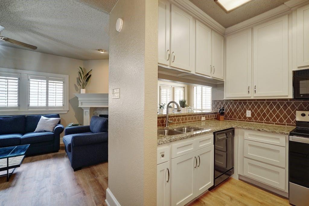 3001 CEDAR St # 204, Austin, TX 78705