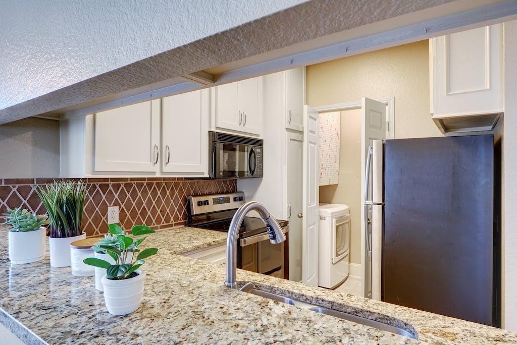 3001 CEDAR St # 204, Austin, TX 78705