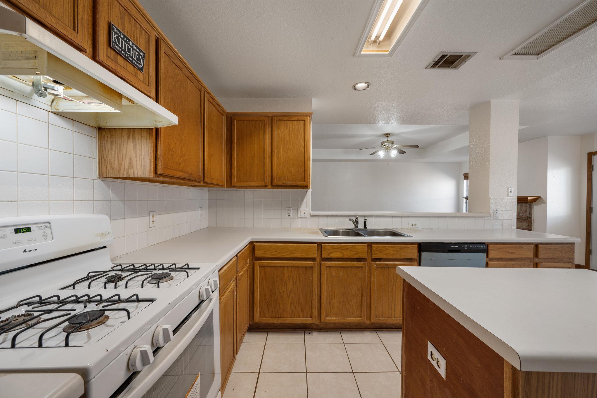 1402 Quicksilver Cir, Round Rock, TX 78665