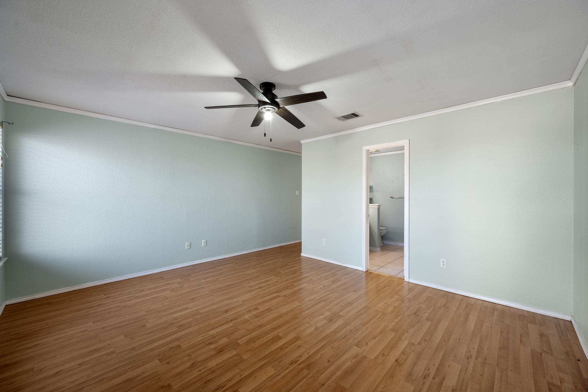 1402 Quicksilver Cir, Round Rock, TX 78665