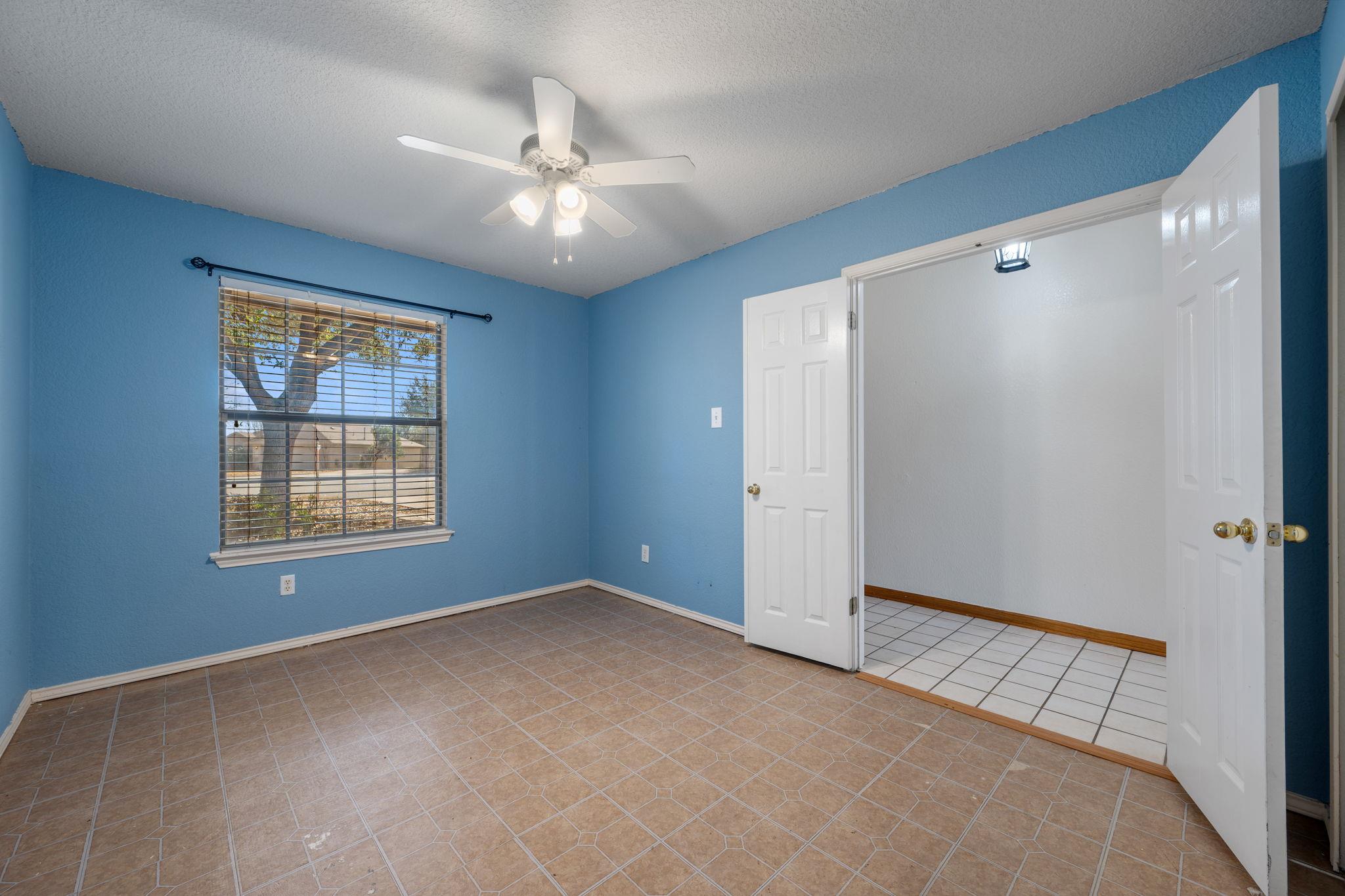 1402 Quicksilver Cir, Round Rock, TX 78665