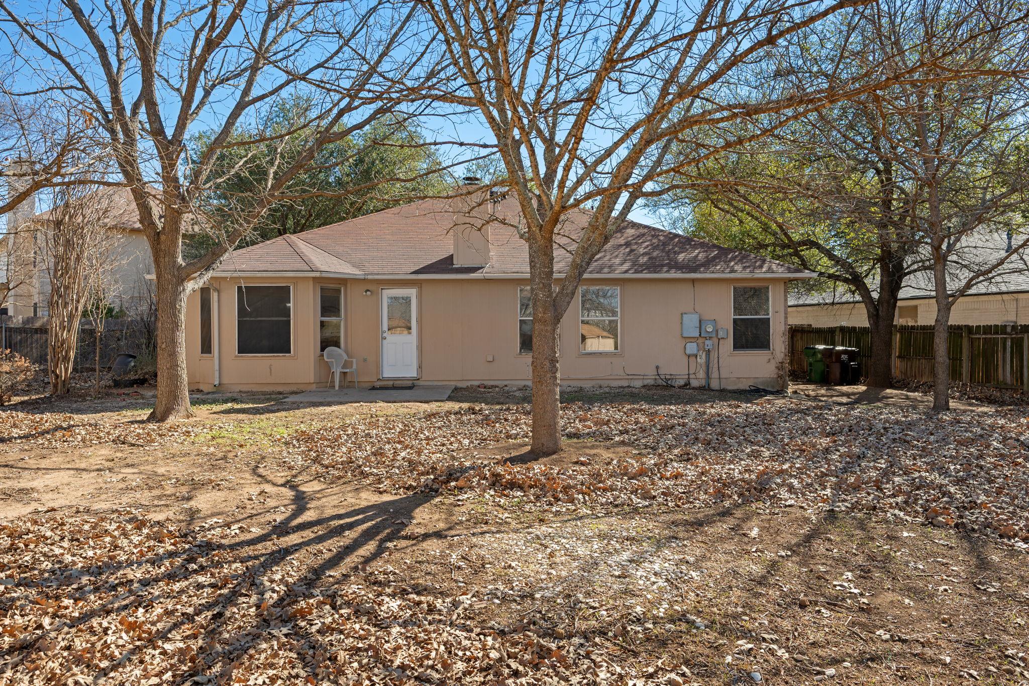 1402 Quicksilver Cir, Round Rock, TX 78665