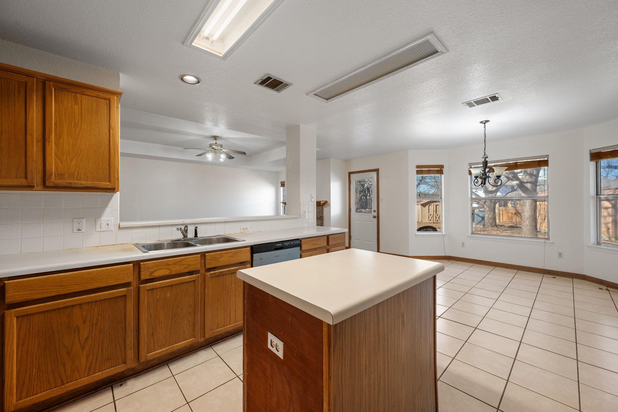 1402 Quicksilver Cir, Round Rock, TX 78665