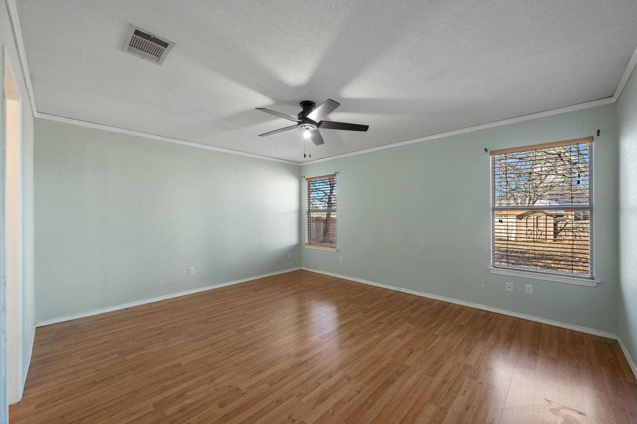 1402 Quicksilver Cir, Round Rock, TX 78665