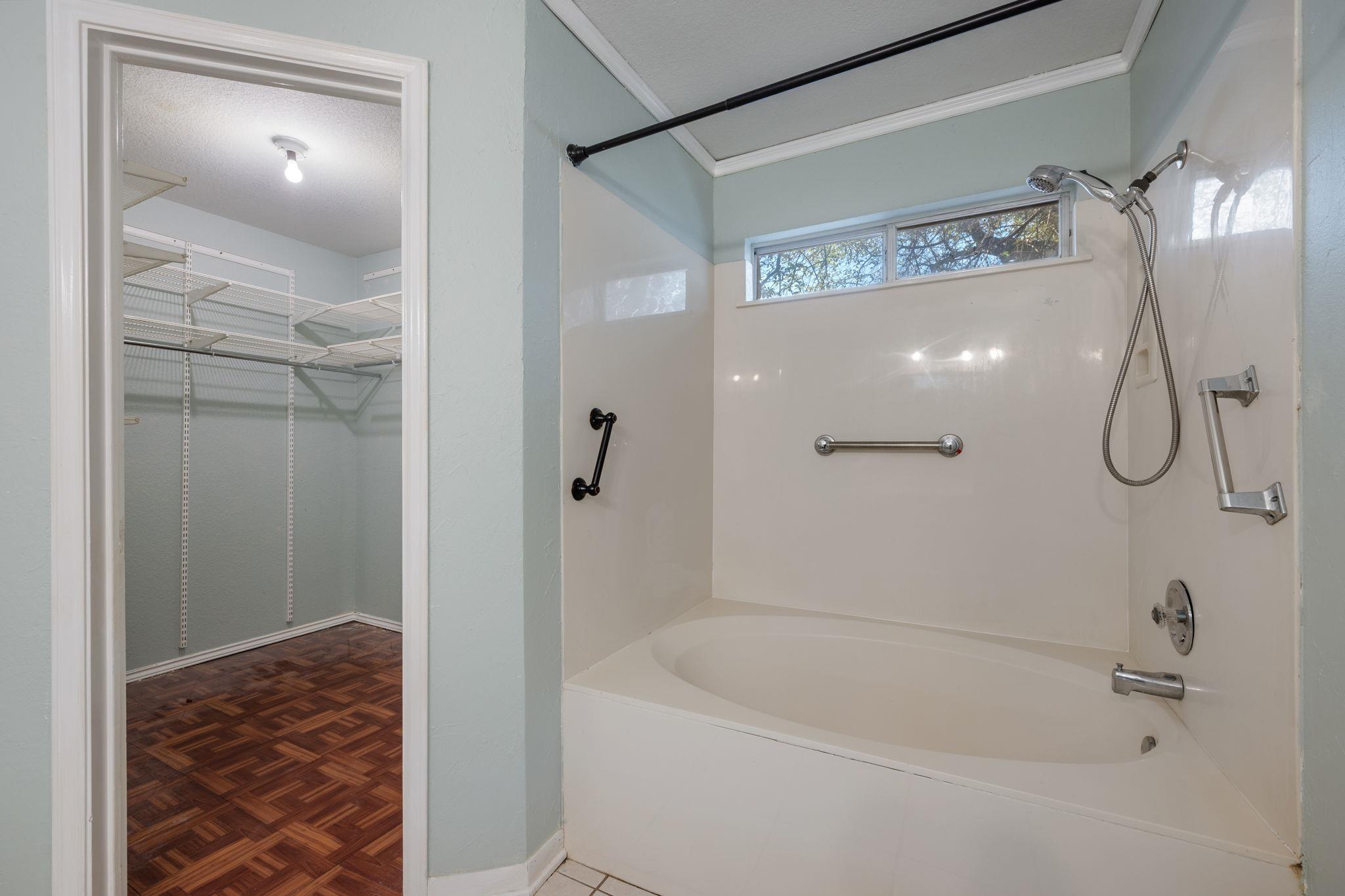 1402 Quicksilver Cir, Round Rock, TX 78665