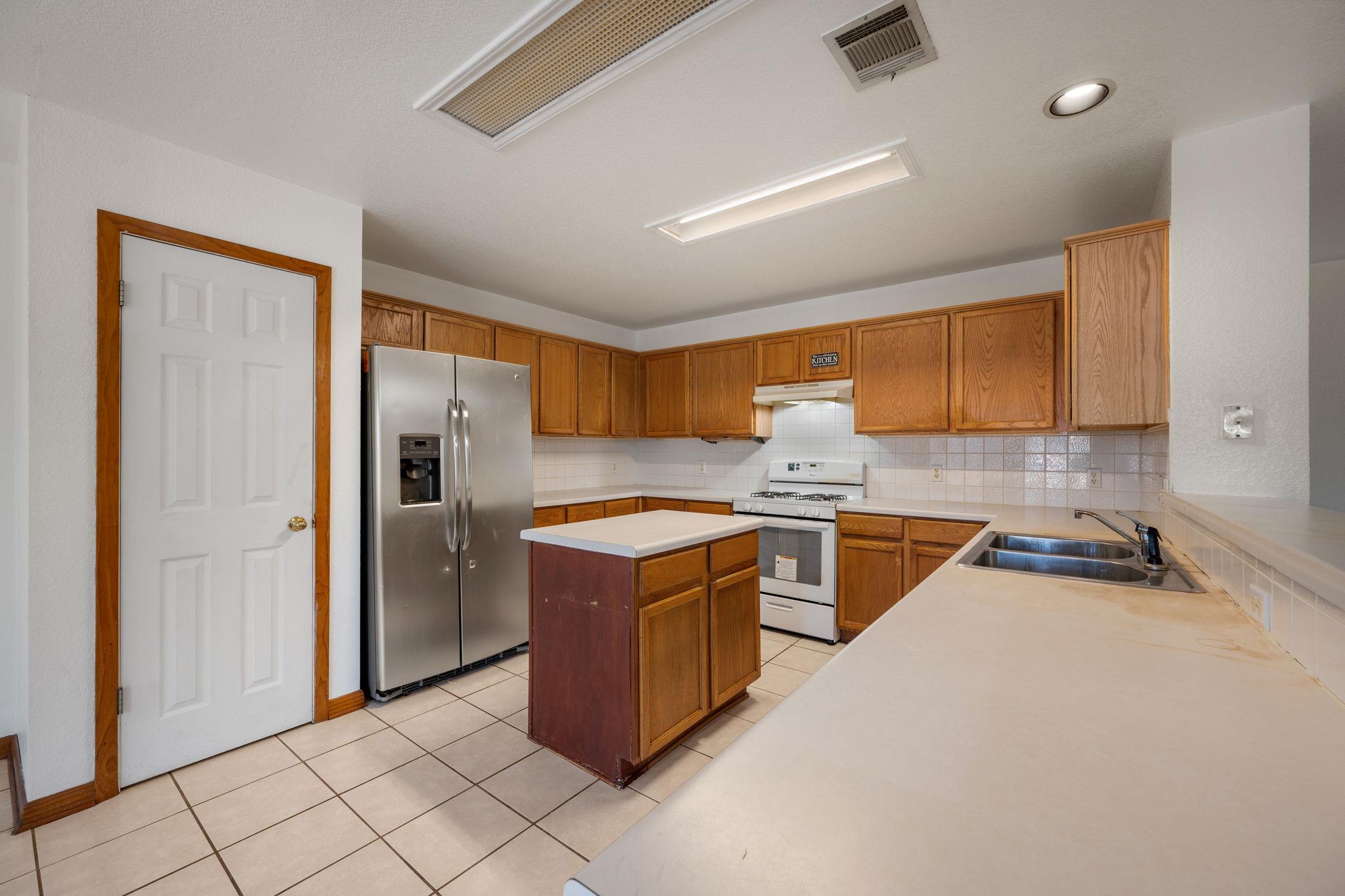 1402 Quicksilver Cir, Round Rock, TX 78665