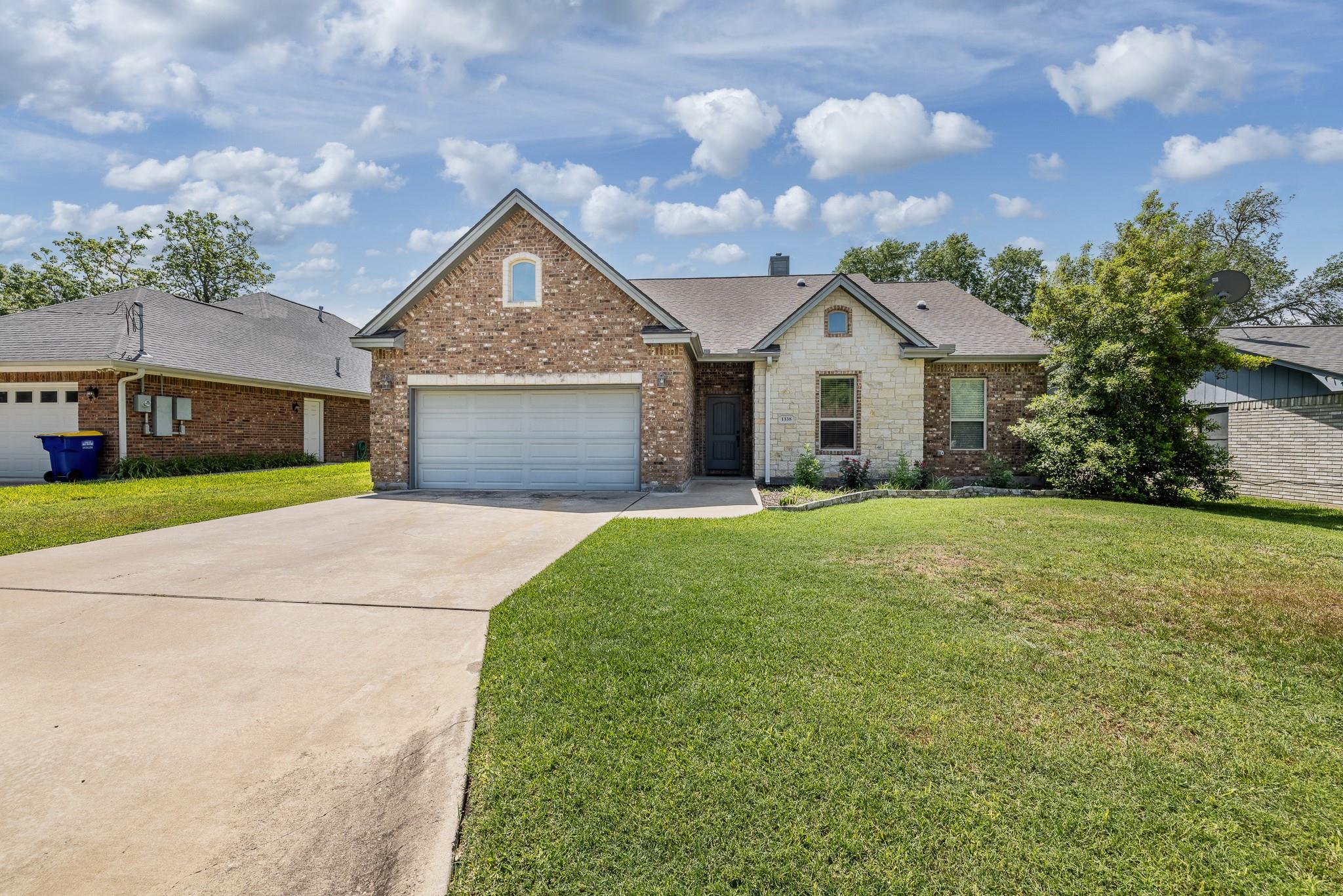1338 Donovan St, Gonzales, TX 78629