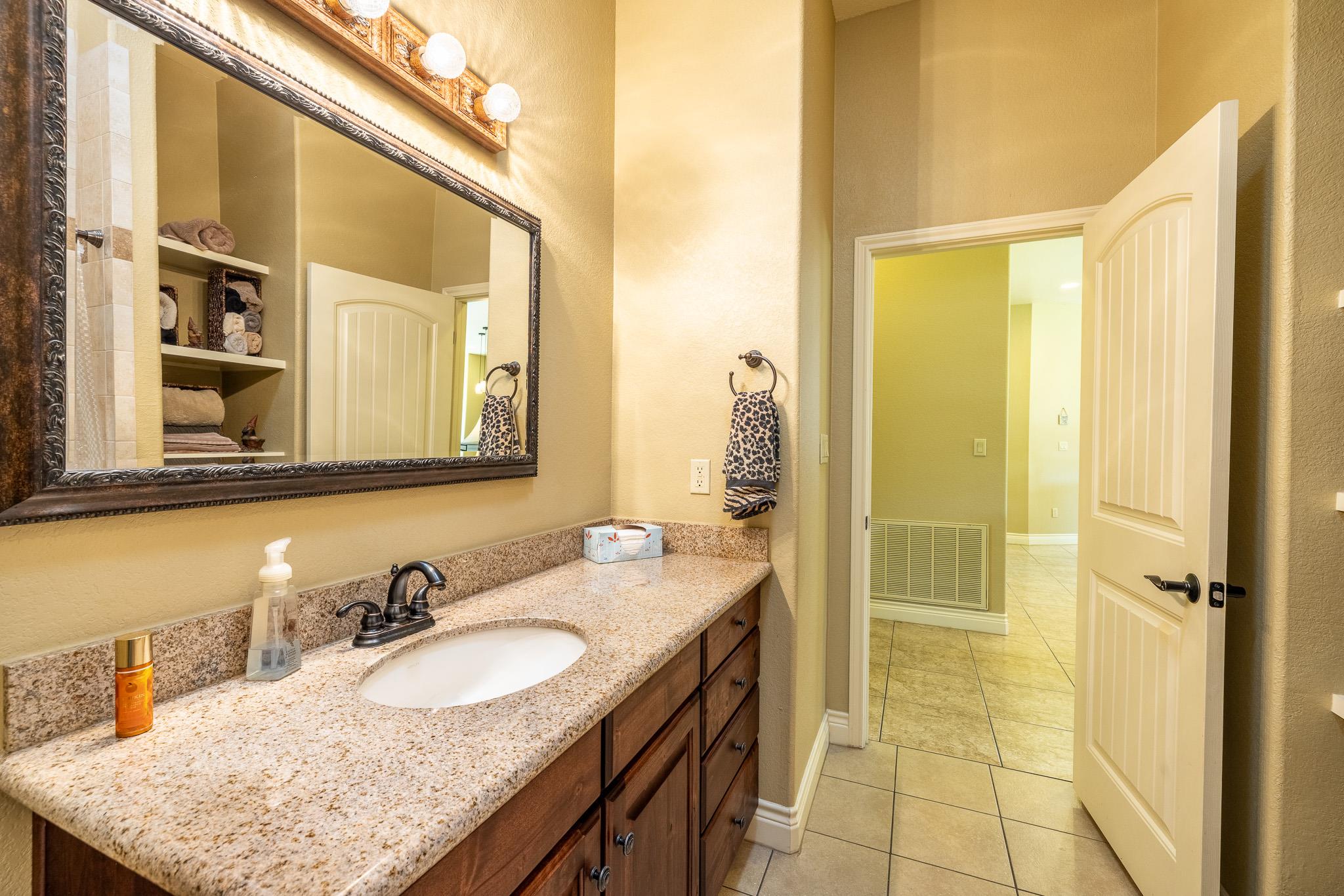 1338 Donovan St, Gonzales, TX 78629