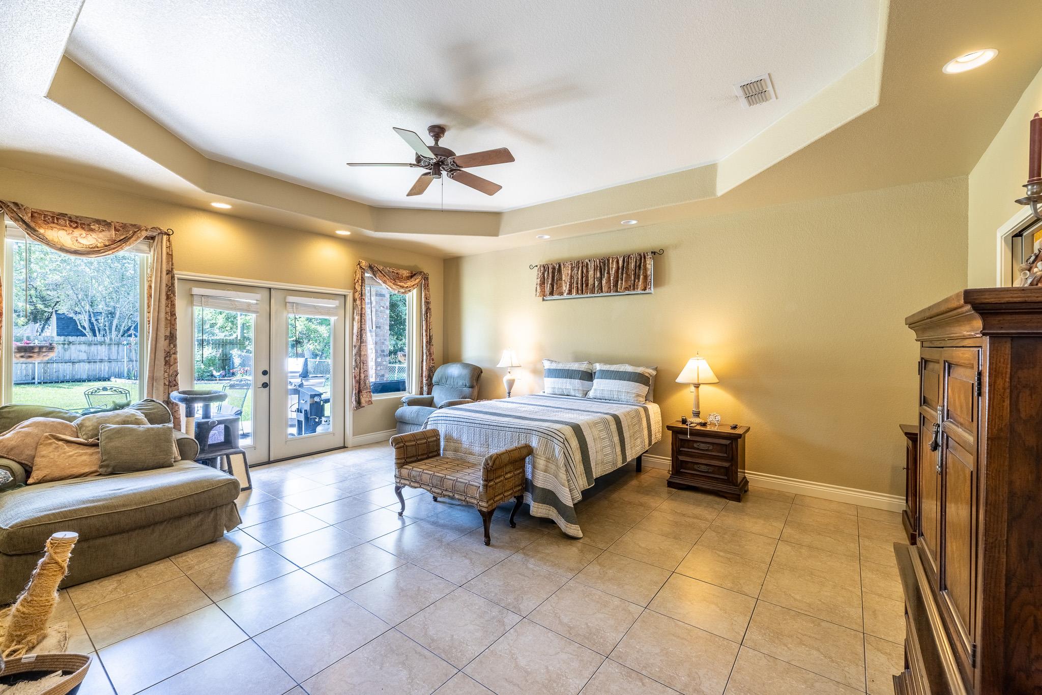 1338 Donovan St, Gonzales, TX 78629