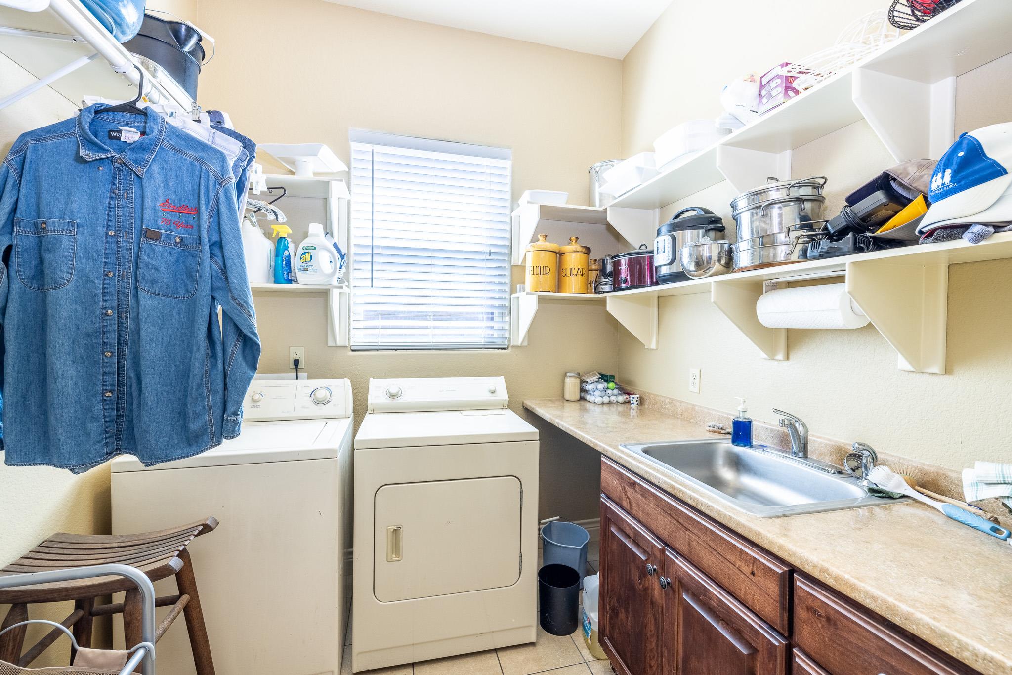 1338 Donovan St, Gonzales, TX 78629