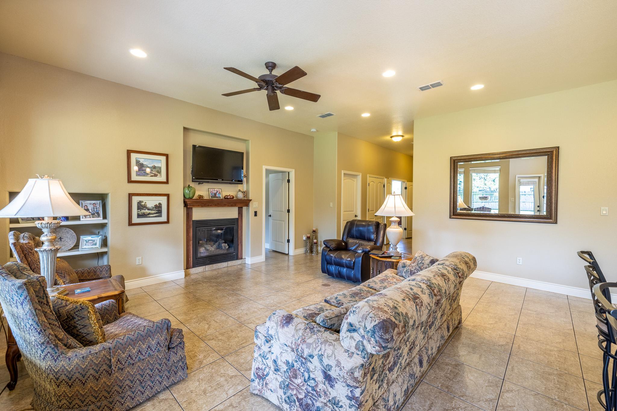 1338 Donovan St, Gonzales, TX 78629