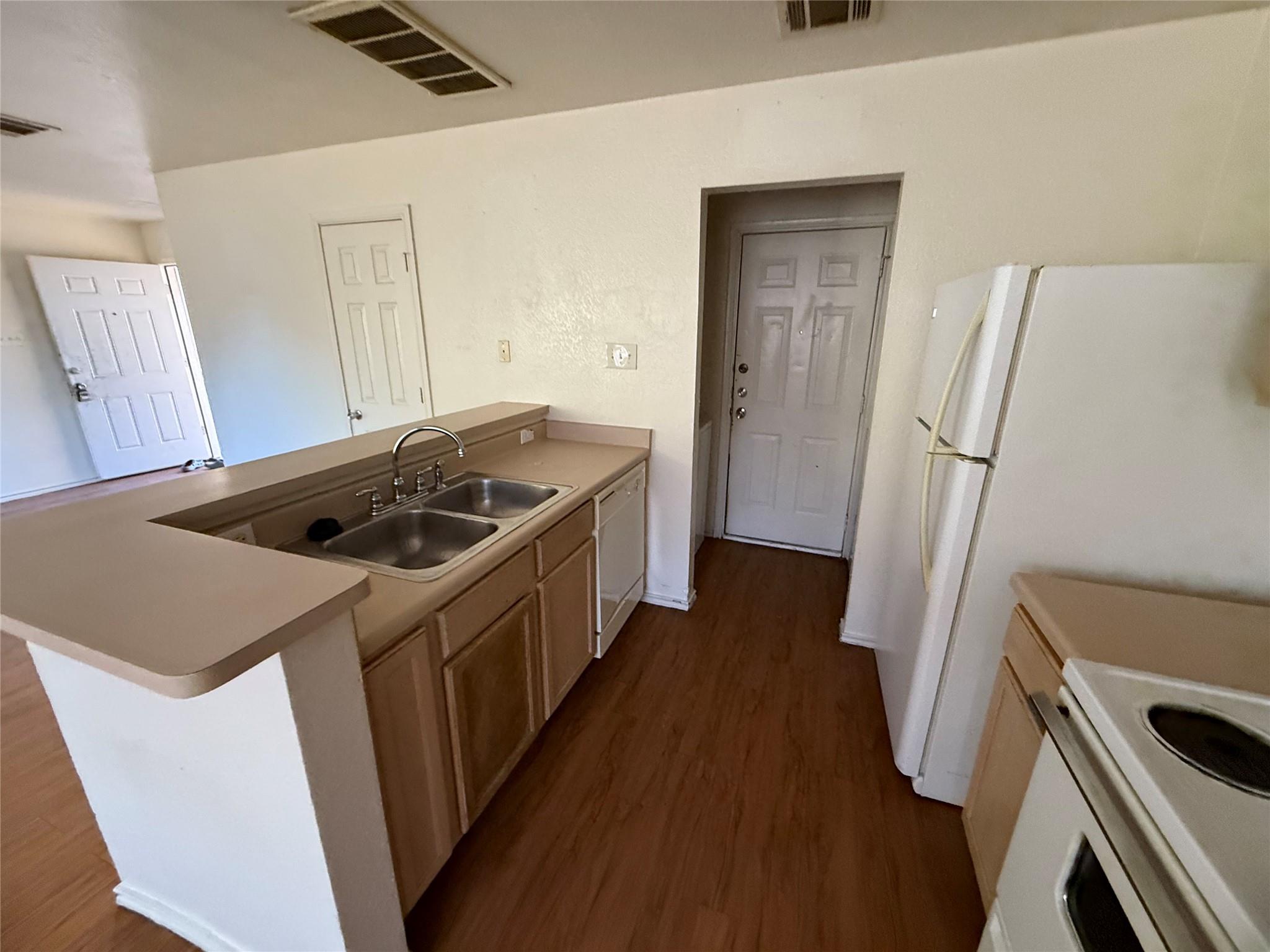 111 Cedar Grv, San Marcos, TX 78666