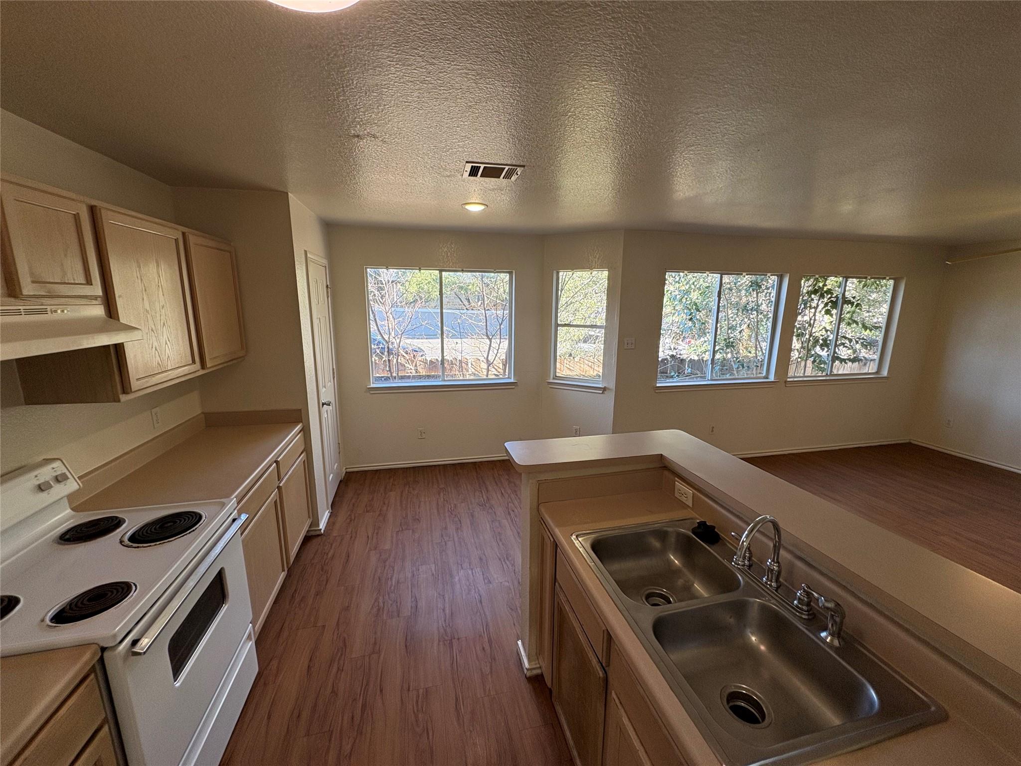 111 Cedar Grv, San Marcos, TX 78666