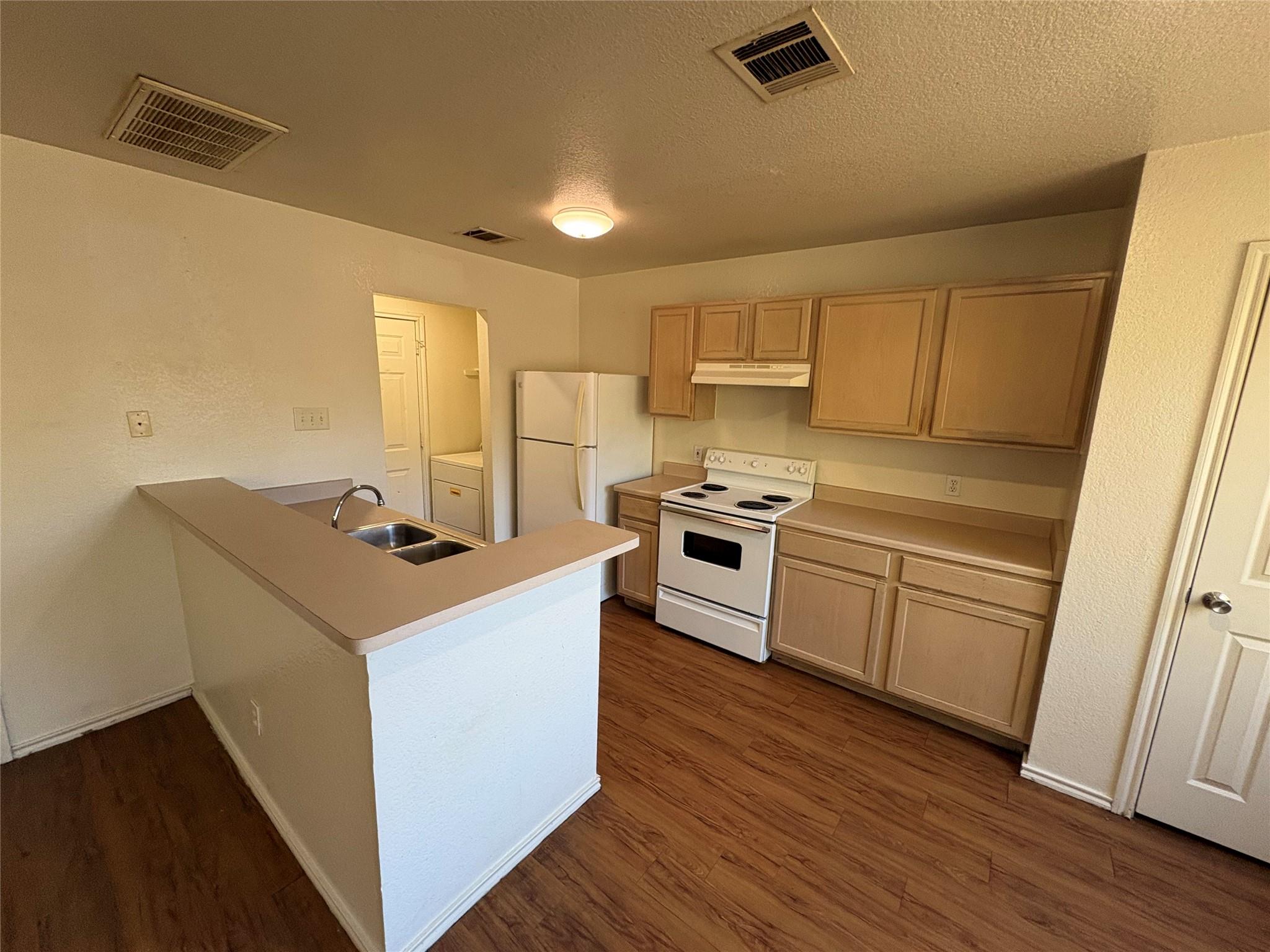 111 Cedar Grv, San Marcos, TX 78666