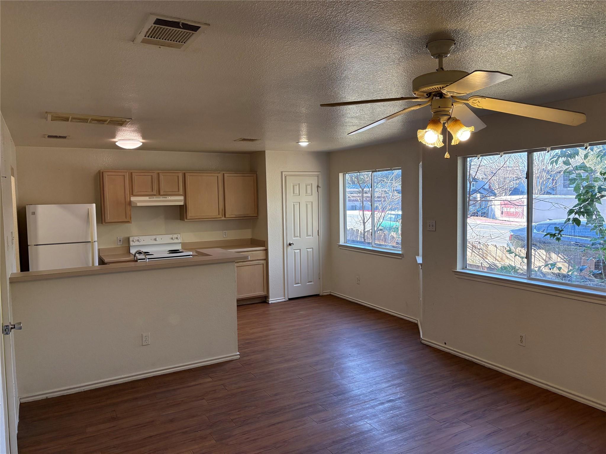 111 Cedar Grv, San Marcos, TX 78666