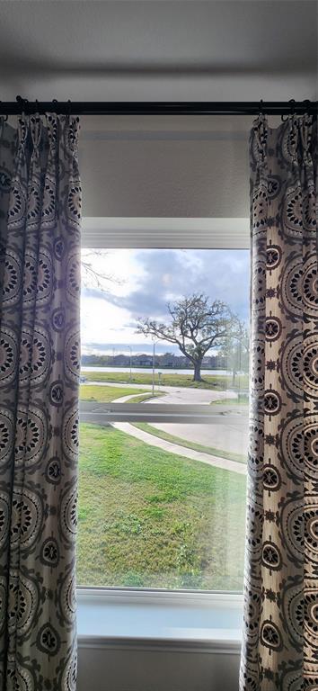 201 Water Grass Trl, Clute, TX 77531