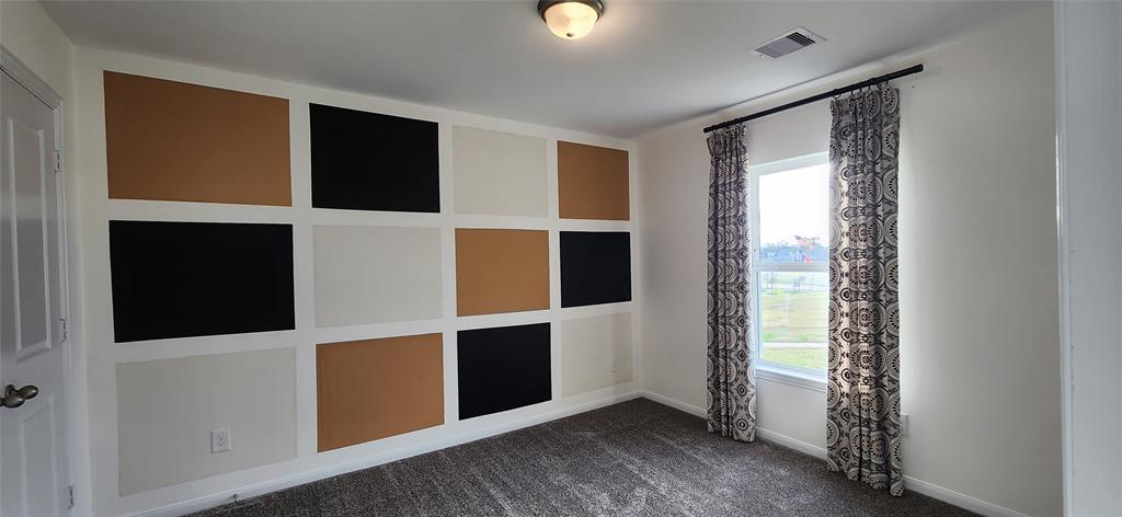 201 Water Grass Trl, Clute, TX 77531