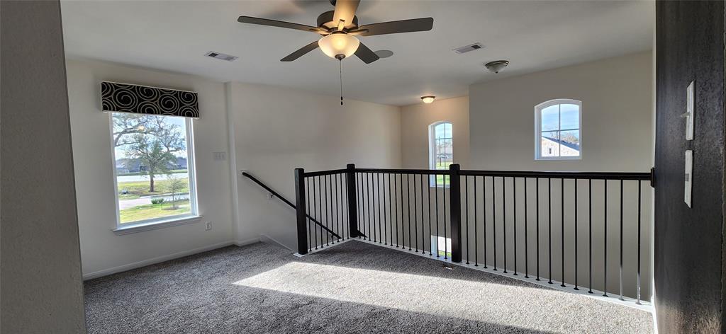 201 Water Grass Trl, Clute, TX 77531