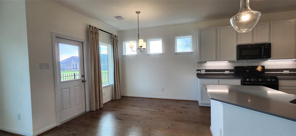 201 Water Grass Trl, Clute, TX 77531