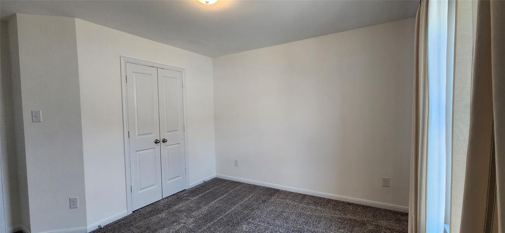 201 Water Grass Trl, Clute, TX 77531