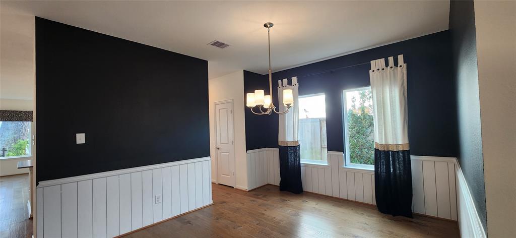 201 Water Grass Trl, Clute, TX 77531