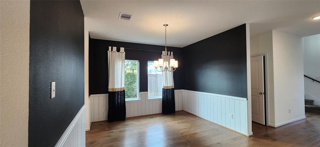 201 Water Grass Trl, Clute, TX 77531