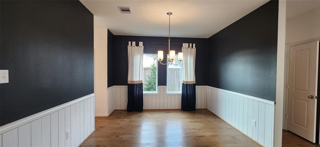 201 Water Grass Trl, Clute, TX 77531