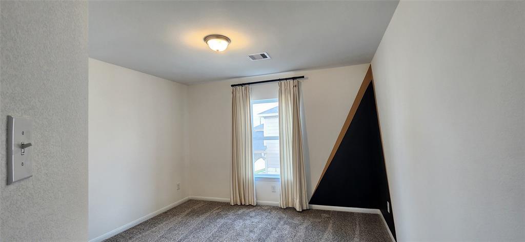 201 Water Grass Trl, Clute, TX 77531