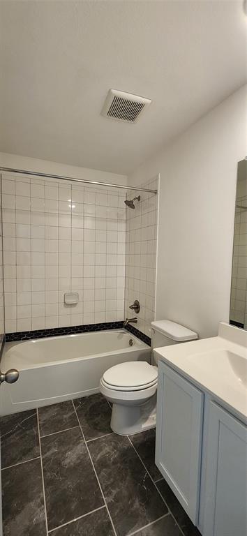 201 Water Grass Trl, Clute, TX 77531