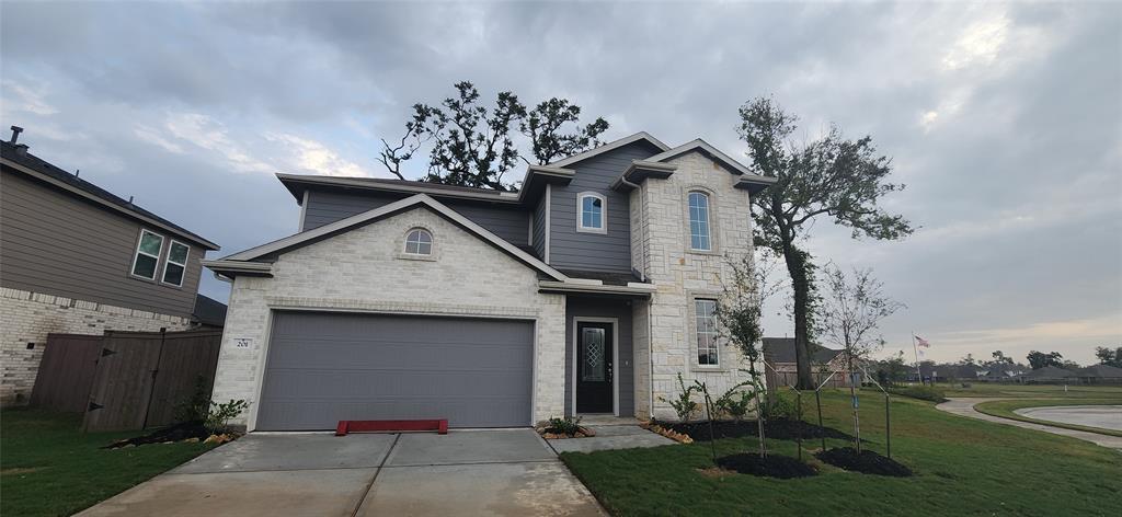 201 Water Grass Trl, Clute, TX 77531