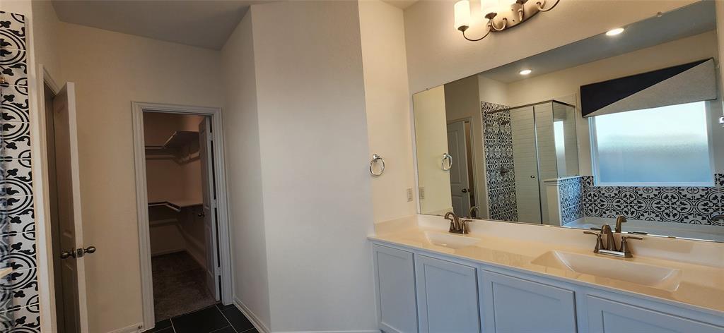 201 Water Grass Trl, Clute, TX 77531