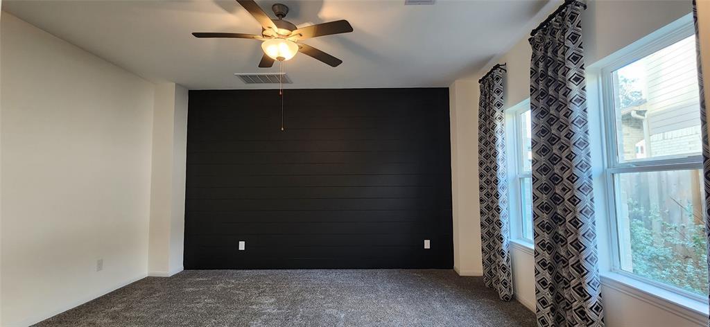 201 Water Grass Trl, Clute, TX 77531