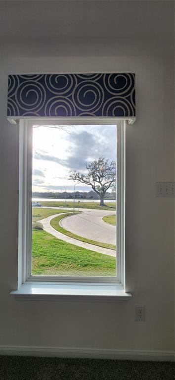 201 Water Grass Trl, Clute, TX 77531