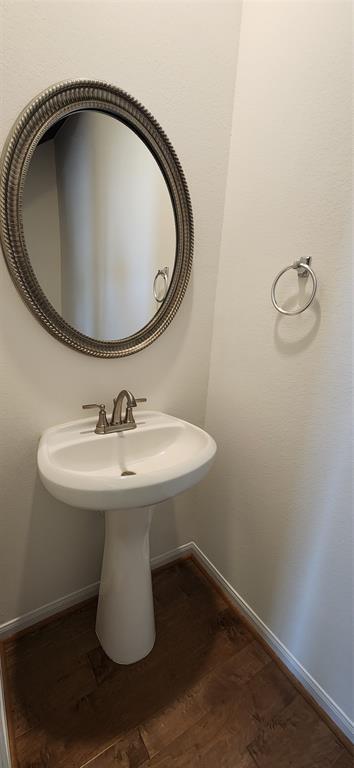 201 Water Grass Trl, Clute, TX 77531