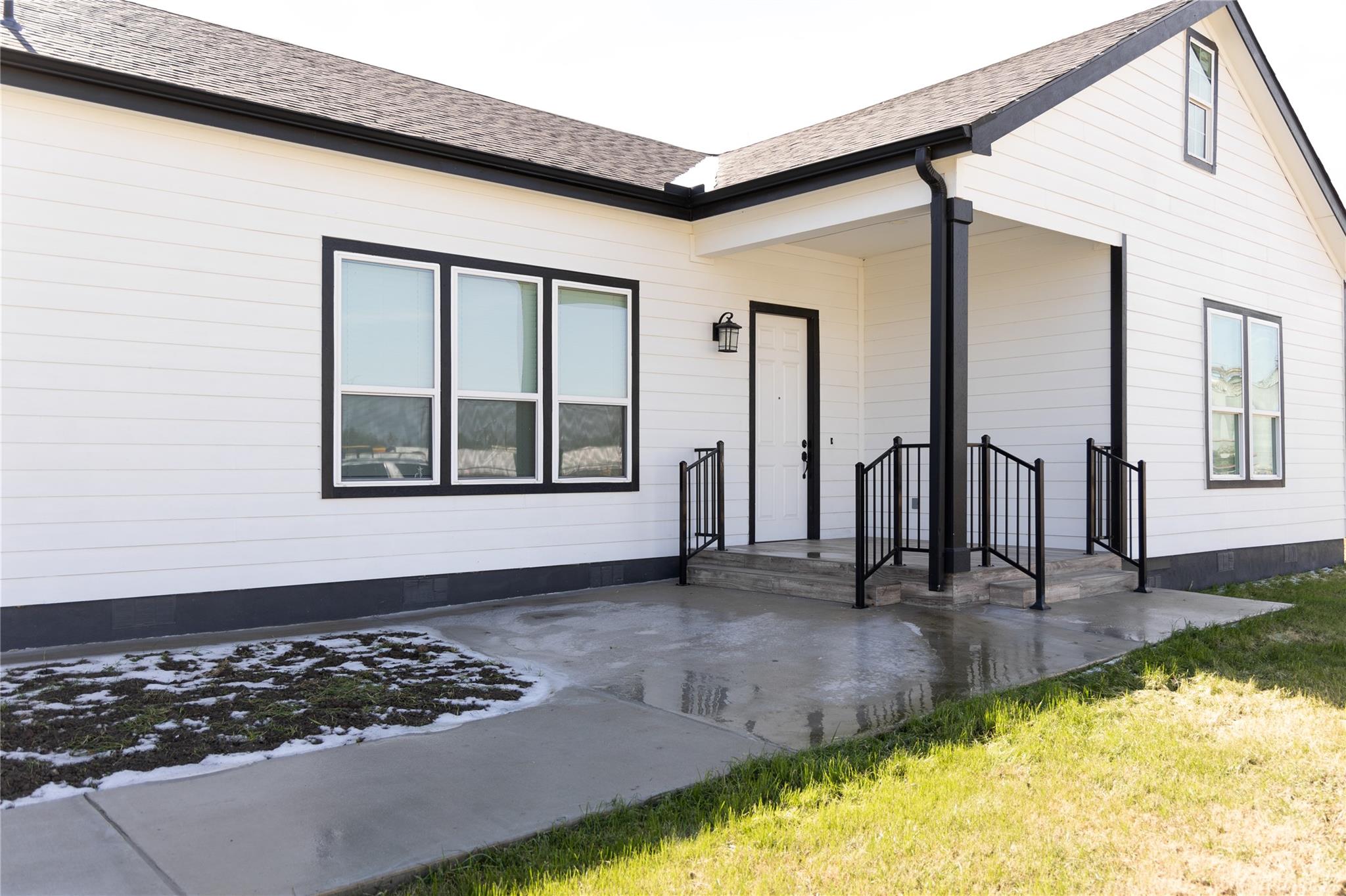 300 E Front St, Thorndale, TX 76577