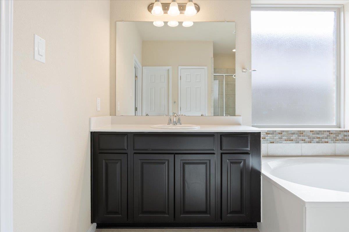 125 Indian Paintbrush Trl, Georgetown, TX 78628