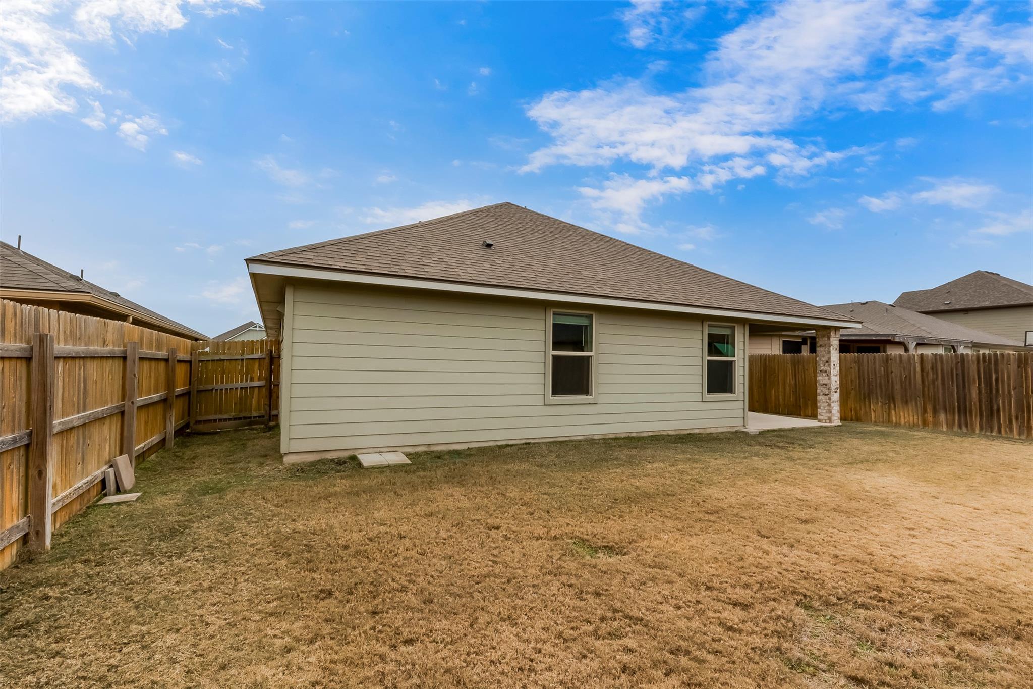 227 Reagor Dr, Taylor, TX 76574