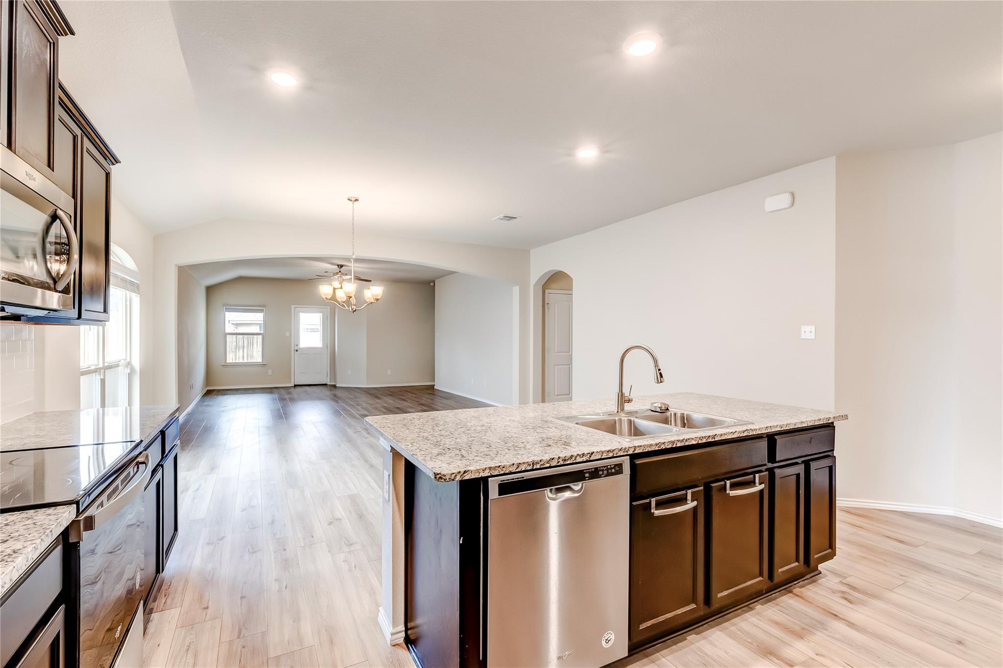 227 Reagor Dr, Taylor, TX 76574