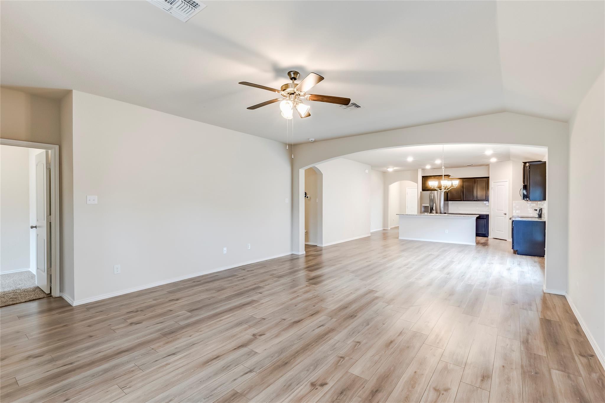 227 Reagor Dr, Taylor, TX 76574